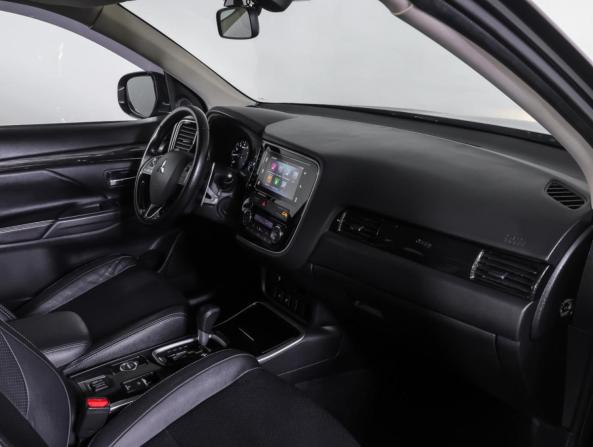 Mitsubishi Outlander III Рестайлинг 3 с пробегом 2018 года, цена 2 140 000 рублей, 146930 км, внедорожник, Автокод Объявления