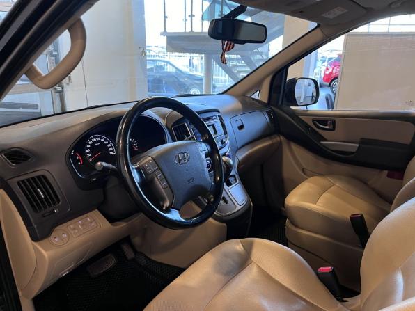 Hyundai H-1 II Рестайлинг 2 с пробегом 2019 года, цена 2 590 000 рублей, 257980 км, минивэн, Автокод Объявления