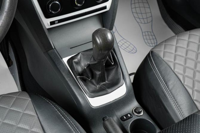 Skoda Octavia II (A5) Рестайлинг с пробегом 2012 года, цена 669 000 рублей, 372000 км, лифтбек, Автокод Объявления