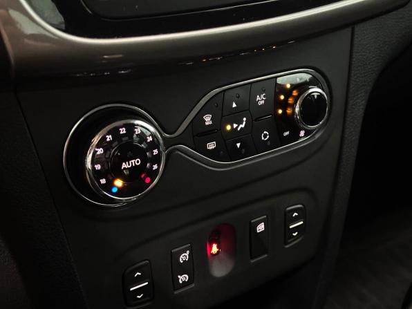 Renault Sandero II Рестайлинг с пробегом 2021 года, цена 1 388 000 рублей, 57867 км, хэтчбек, Автокод Объявления