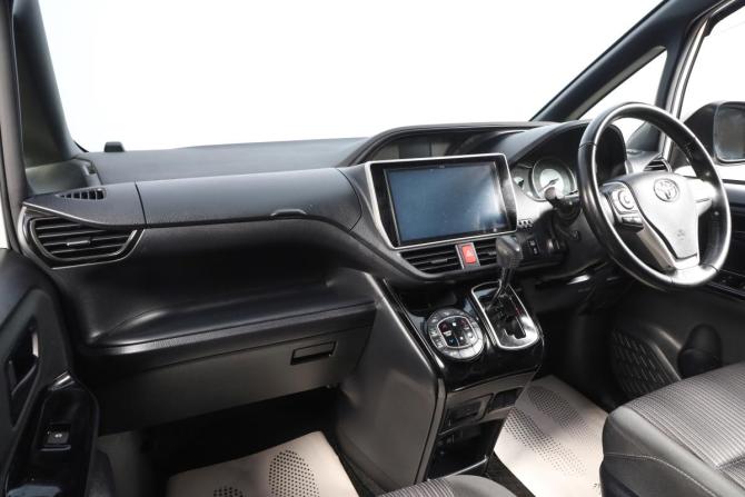 Toyota Noah III (R80) Рестайлинг с пробегом 2017 года, цена 2 849 000 рублей, 118214 км, минивэн, Автокод Объявления