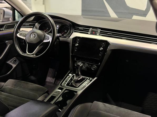 Volkswagen Passat B8 Рестайлинг с пробегом 2019 года, цена 2 019 900 рублей, 212000 км, седан, Автокод Объявления