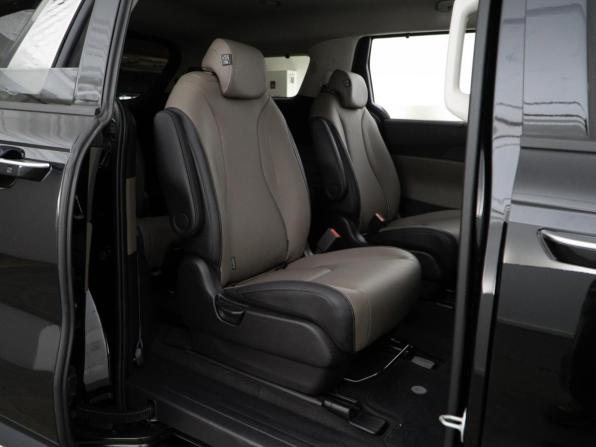Kia Carnival IV Рестайлинг с пробегом 2025 года, цена 6 098 999 рублей, 10027 км, минивэн, Автокод Объявления