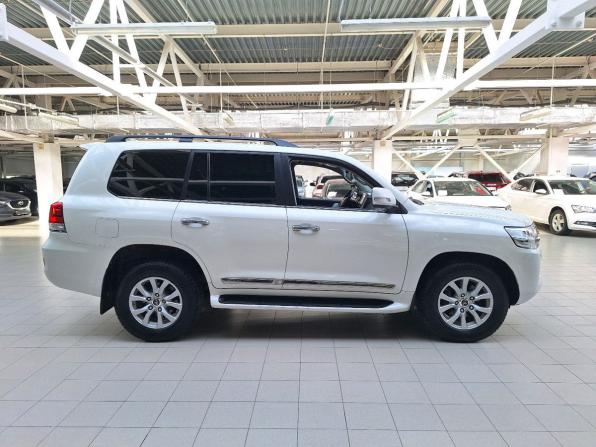 Toyota Land Cruiser 200 Series Рестайлинг 2 с пробегом 2016 года, цена 4 945 000 рублей, 306721 км, внедорожник, Автокод Объявления