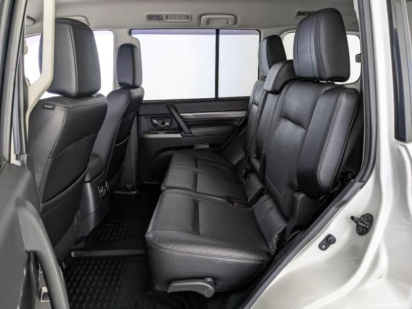 Mitsubishi Pajero IV Рестайлинг 2 с пробегом 2018 года, цена 2 900 000 рублей, 142613 км, внедорожник, Автокод Объявления