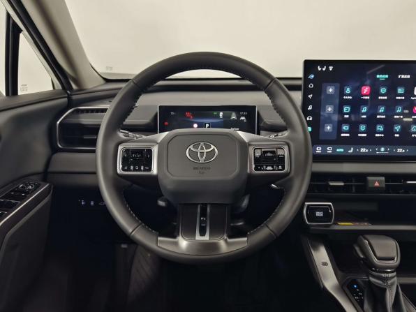 Toyota RAV4 VI (XA60) с пробегом 2025 года, цена 4 990 000 рублей, 42 км, внедорожник, Автокод Объявления