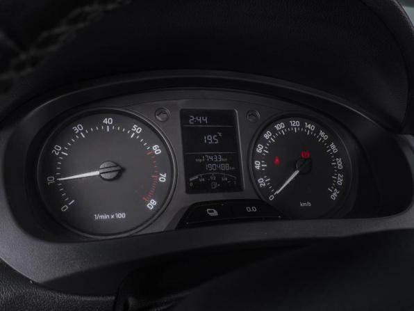 Skoda Rapid I с пробегом 2015 года, цена 899 000 рублей, 190488 км, лифтбек, Автокод Объявления
