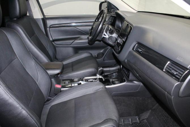 Mitsubishi Outlander III Рестайлинг 2 с пробегом 2018 года, цена 2 599 000 рублей, 204612 км, внедорожник, Автокод Объявления
