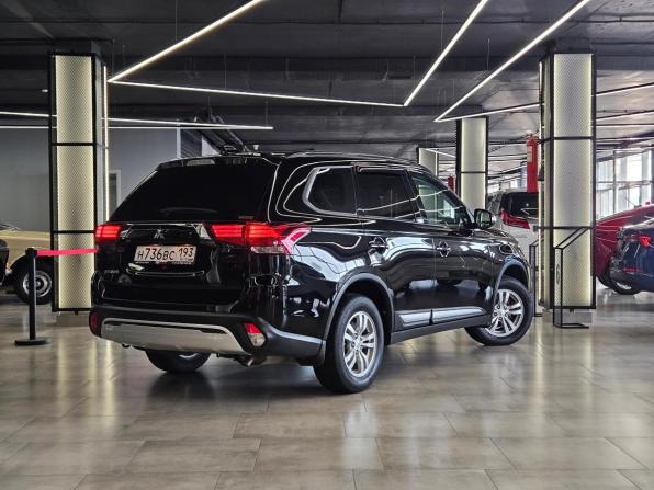 Mitsubishi Outlander III Рестайлинг 3 с пробегом 2021 года, цена 2 300 000 рублей, 97211 км, внедорожник, Автокод Объявления