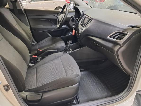 Hyundai Solaris II с пробегом 2018 года, цена 1 355 000 рублей, 150200 км, седан, Автокод Объявления