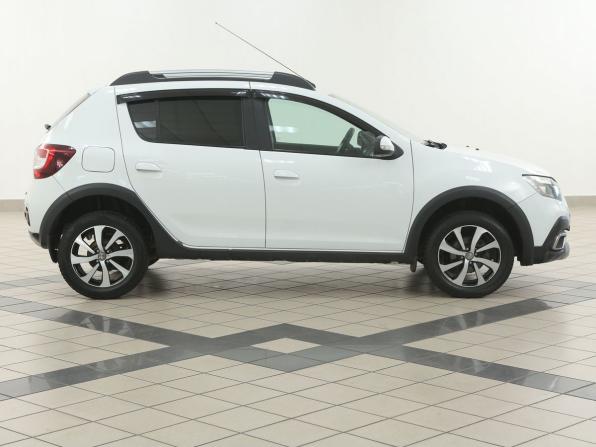 Renault Sandero II Рестайлинг с пробегом 2020 года, цена 1 053 000 рублей, 92600 км, хэтчбек, Автокод Объявления
