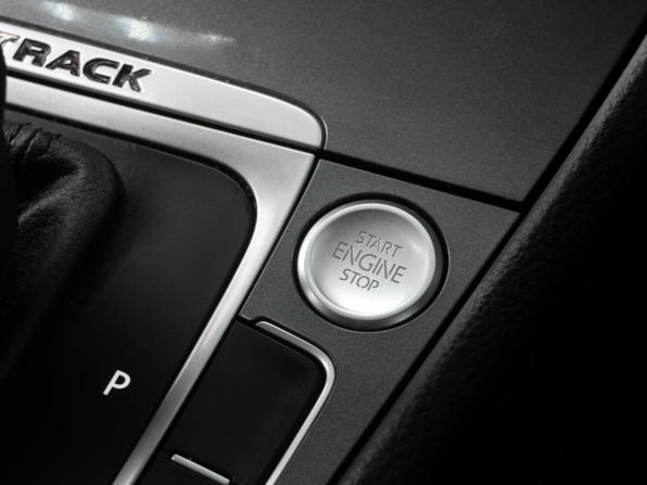 Volkswagen Golf VII Рестайлинг с пробегом 2017 года, цена 1 799 000 рублей, 172982 км, универсал, Автокод Объявления