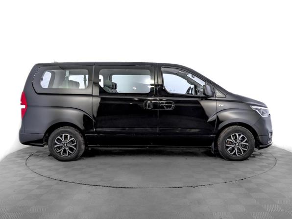 Hyundai H-1 II Рестайлинг 2 с пробегом 2019 года, цена 3 185 000 рублей, 74333 км, минивэн, Автокод Объявления