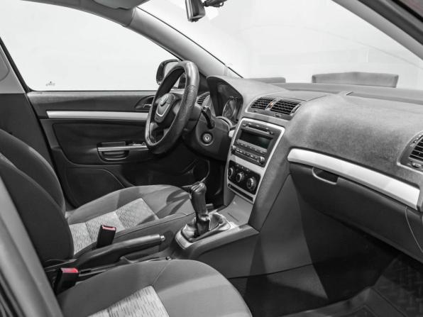 Skoda Octavia II (A5) Рестайлинг с пробегом 2011 года, цена 668 895 рублей, 398311 км, лифтбек, Автокод Объявления