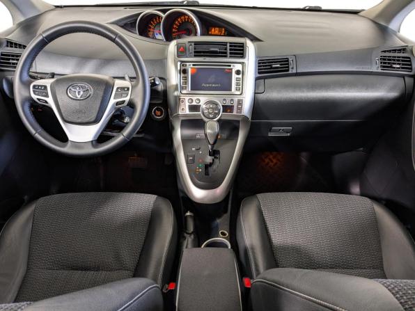 Toyota Verso I с пробегом 2011 года, цена 1 099 500 рублей, 253000 км, компактвэн, Автокод Объявления