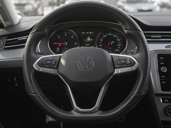 Volkswagen Passat B8 Рестайлинг с пробегом 2019 года, цена 2 520 000 рублей, 123454 км, универсал, Автокод Объявления