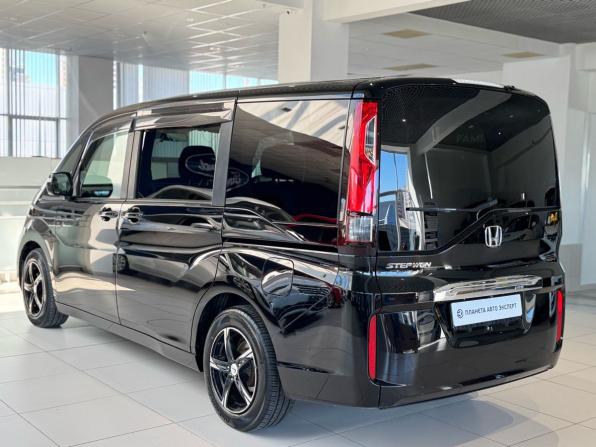 Honda Stepwgn V Рестайлинг с пробегом 2018 года, цена 1 789 000 рублей, 177270 км, минивэн, Автокод Объявления