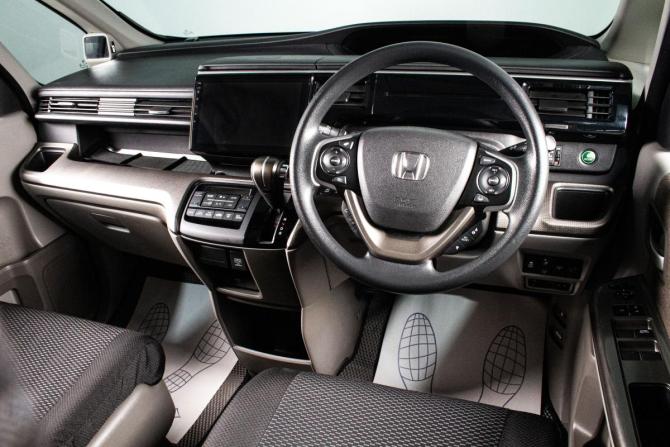 Honda Stepwgn V с пробегом 2019 года, цена 2 129 000 рублей, 114838 км, минивэн, Автокод Объявления