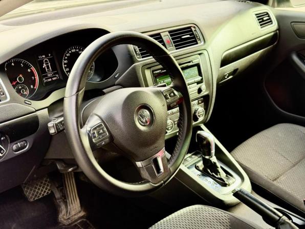 Volkswagen Jetta VI с пробегом 2012 года, цена 690 000 рублей, 271261 км, седан, Автокод Объявления