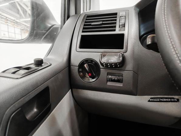 Volkswagen Caravelle T5 Рестайлинг с пробегом 2011 года, цена 1 350 000 рублей, 442781 км, минивэн, Автокод Объявления