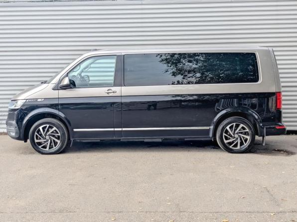 Volkswagen Multivan T6 Рестайлинг с пробегом 2021 года, цена 4 700 000 рублей, 207418 км, минивэн, Автокод Объявления