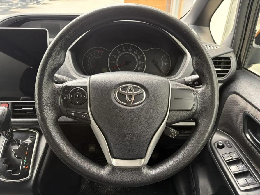 Toyota Voxy III (R80) Рестайлинг Москва  - изображение 9