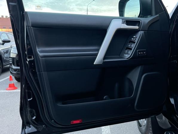 Toyota Land Cruiser Prado 150 Series Рестайлинг 2 с пробегом 2018 года, цена 4 750 000 рублей, 89426 км, внедорожник, Автокод Объявления