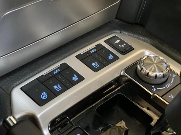 Toyota Land Cruiser 200 Series Рестайлинг 2 с пробегом 2019 года, цена 10 700 000 рублей, 33598 км, внедорожник, Автокод Объявления