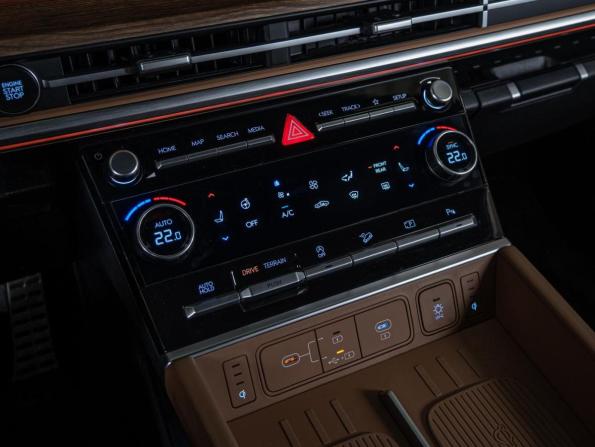 Hyundai Santa Fe IV Рестайлинг с пробегом 2023 года, цена 4 400 000 рублей, 42544 км, внедорожник, Автокод Объявления