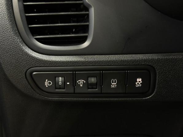 Kia Rio IV с пробегом 2018 года, цена 1 350 000 рублей, 79692 км, седан, Автокод Объявления