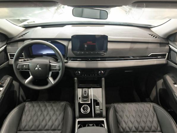 Mitsubishi Outlander IV с пробегом 2023 года, цена 4 150 000 рублей, 10 км, внедорожник, Автокод Объявления