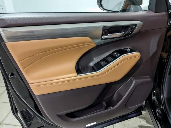 Toyota Highlander IV (XU70) с пробегом 2025 года, цена 5 995 000 рублей, 10211 км, внедорожник, Автокод Объявления