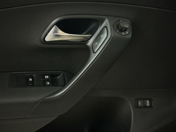 Volkswagen Polo V Рестайлинг с пробегом 2015 года, цена 980 000 рублей, 146801 км, седан, Автокод Объявления