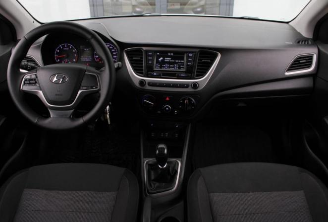Hyundai Solaris II с пробегом 2018 года, цена 1 035 000 рублей, 138455 км, седан, Автокод Объявления