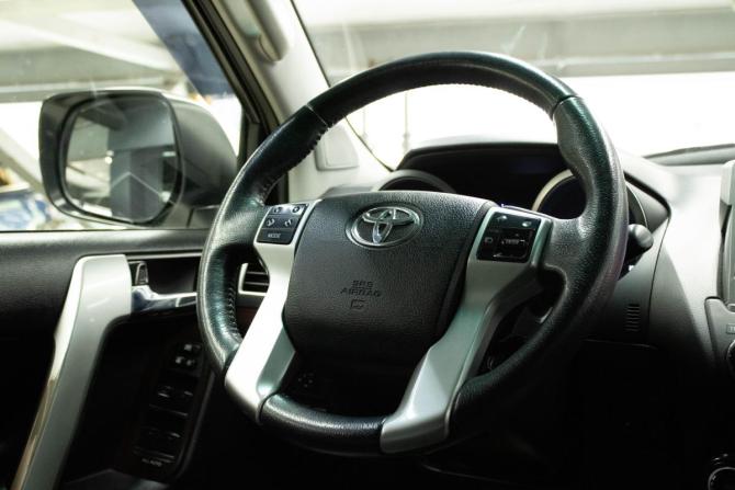 Toyota Land Cruiser Prado 150 Series Рестайлинг 1 с пробегом 2017 года, цена 3 849 000 рублей, 220113 км, внедорожник, Автокод Объявления