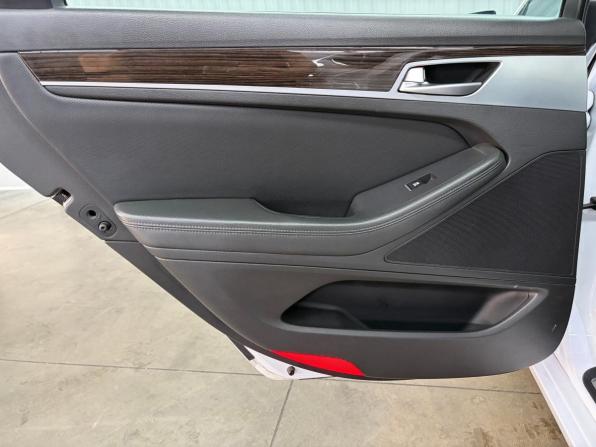 Hyundai Genesis II с пробегом 2014 года, цена 1 747 000 рублей, 200382 км, седан, Автокод Объявления