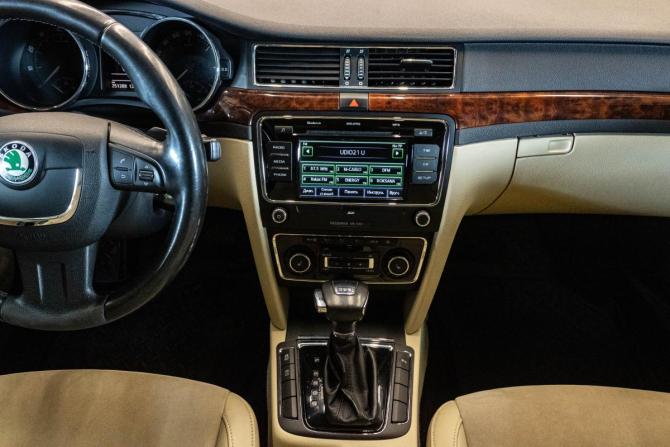 Skoda Superb II с пробегом 2011 года, цена 959 000 рублей, 251288 км, лифтбек, Автокод Объявления