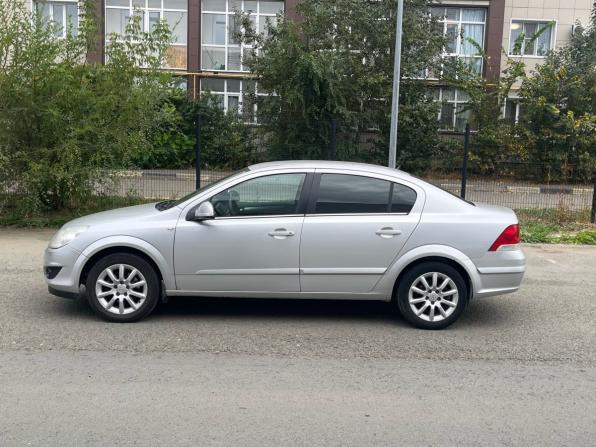 Opel Astra H Рестайлинг с пробегом 2012 года, цена 580 000 рублей, 170000 км, седан, Автокод Объявления