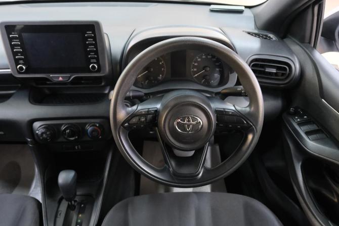 Toyota Yaris IV с пробегом 2021 года, цена 1 349 000 рублей, 82000 км, хэтчбек, Автокод Объявления