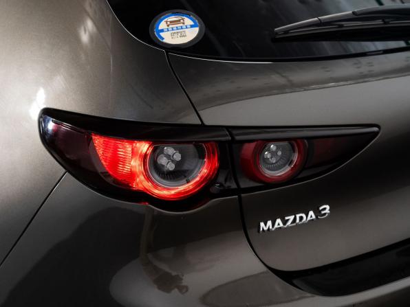 Mazda 3 IV (BP) с пробегом 2021 года, цена 1 630 000 рублей, 83126 км, хэтчбек, Автокод Объявления