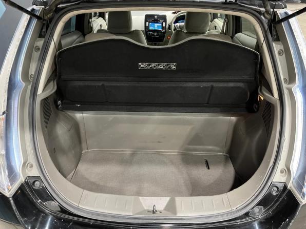 Nissan Leaf I (ZE0/AZE0) с пробегом 2012 года, цена 450 000 рублей, 121564 км, хэтчбек, Автокод Объявления