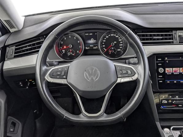 Volkswagen Passat B8 Рестайлинг с пробегом 2021 года, цена 2 470 000 рублей, 90268 км, седан, Автокод Объявления