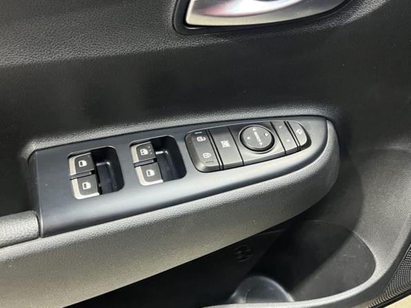 Kia Rio IV Рестайлинг с пробегом 2021 года, цена 1 615 000 рублей, 86746 км, седан, Автокод Объявления