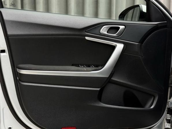 Kia Ceed III с пробегом 2021 года, цена 1 719 000 рублей, 73220 км, хэтчбек, Автокод Объявления