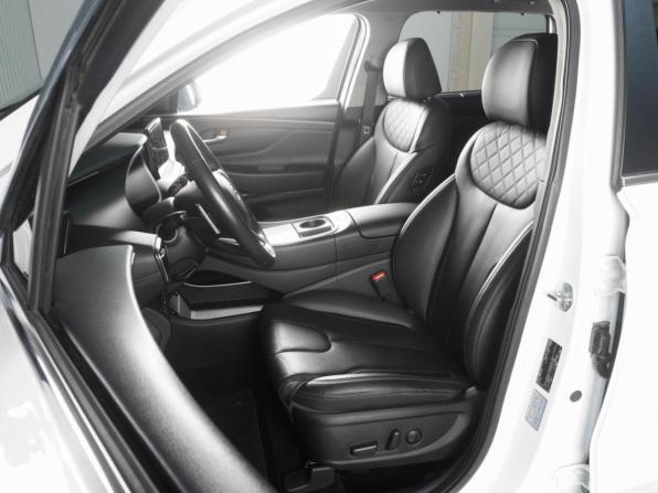 Hyundai Santa Fe IV Рестайлинг с пробегом 2022 года, цена 3 729 000 рублей, 61182 км, внедорожник, Автокод Объявления