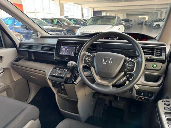 Honda Stepwgn V Рестайлинг с пробегом 2018 года, цена 1 789 000 рублей, 177270 км, минивэн, Автокод Объявления