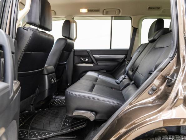 Mitsubishi Pajero IV Рестайлинг 2 с пробегом 2018 года, цена 3 758 000 рублей, 23652 км, внедорожник, Автокод Объявления