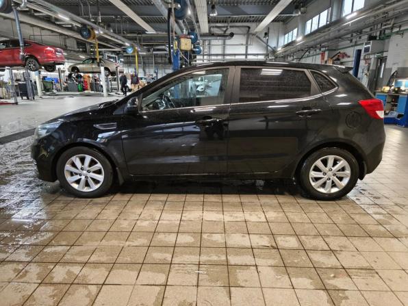 Kia Rio III Рестайлинг с пробегом 2015 года, цена 1 099 000 рублей, 99000 км, хэтчбек, Автокод Объявления