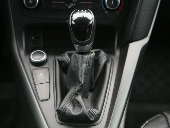 Ford Focus III Рестайлинг с пробегом 2015 года, цена 951 000 рублей, 147000 км, хэтчбек, Автокод Объявления