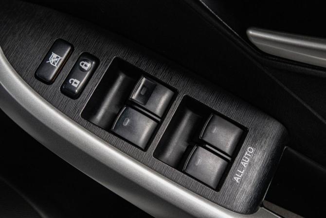 Toyota Prius III Рестайлинг (XW30) с пробегом 2015 года, цена 1 519 000 рублей, 150611 км, лифтбек, Автокод Объявления